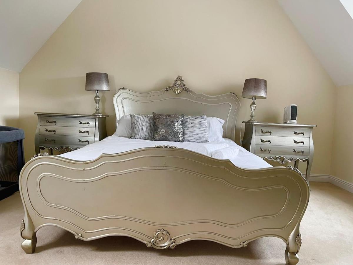 Luxurious Executive 4 Bedroom Whole Home | For 10 Hensol Eksteriør billede