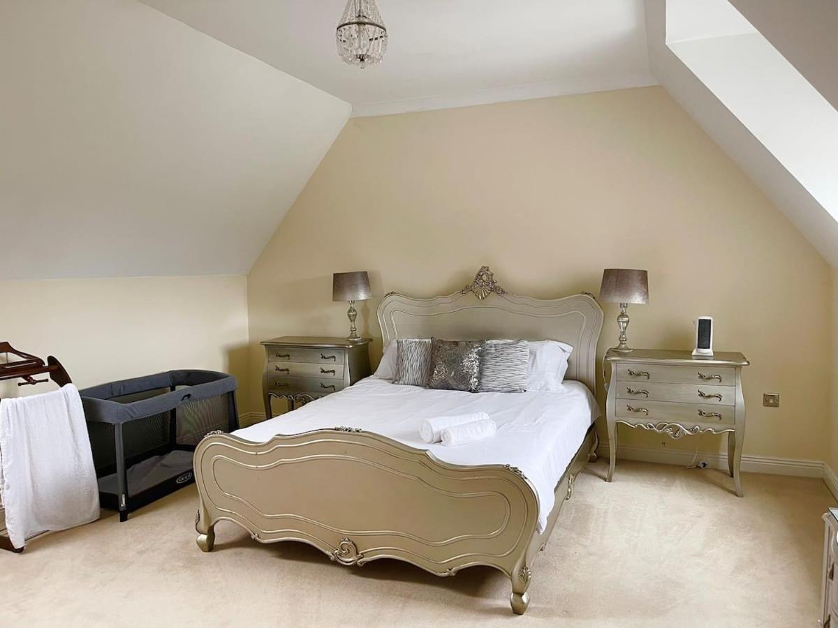 Luxurious Executive 4 Bedroom Whole Home | For 10 Hensol Eksteriør billede
